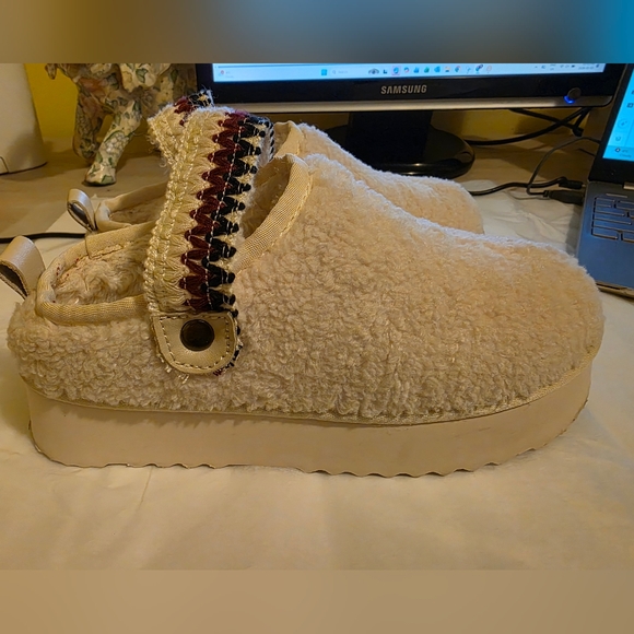 Beach by Matisse Storm Faux Fur Lining Mule, Ivory | Size 6 - Picture 6 of 10